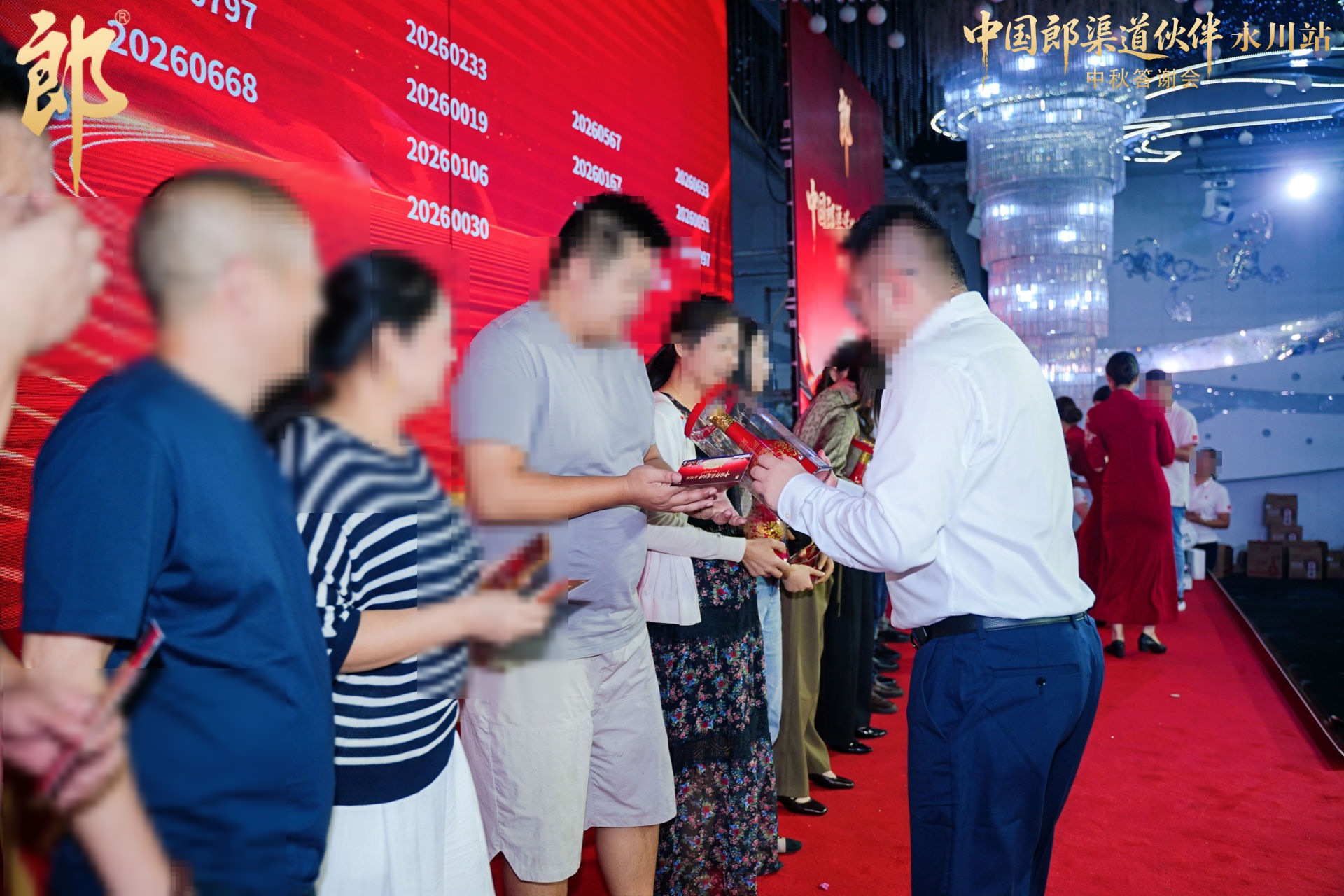 AIV25954a2fbeb3862ce_模糊.jpg